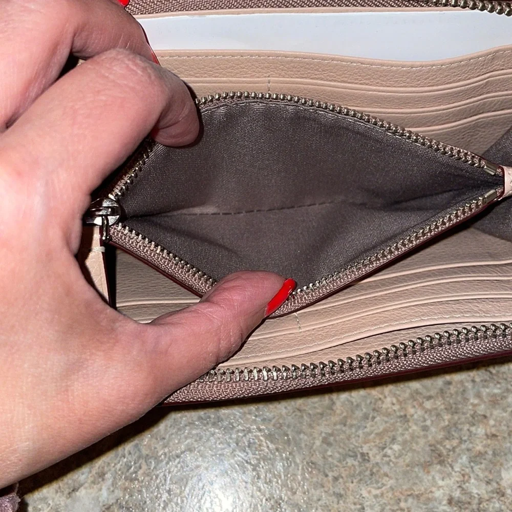 Marc Jacobs Taupe Leather Zip Wallet Minimalist Designer Wristlet Everyday Style